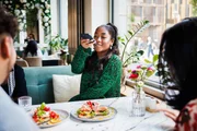 Sushi de frango proteico é opção saudável para comer bem sem furar a dieta