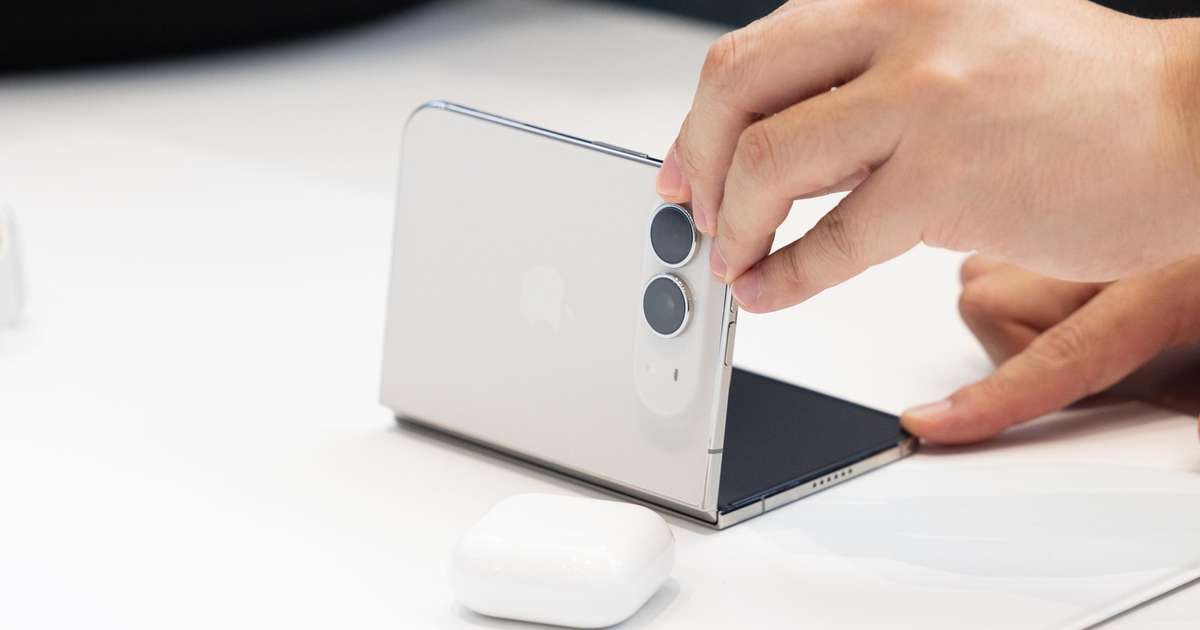 iPhone Duo: veja os preços no Brasil e nos EUA do celular dobrável da Apple em 2026