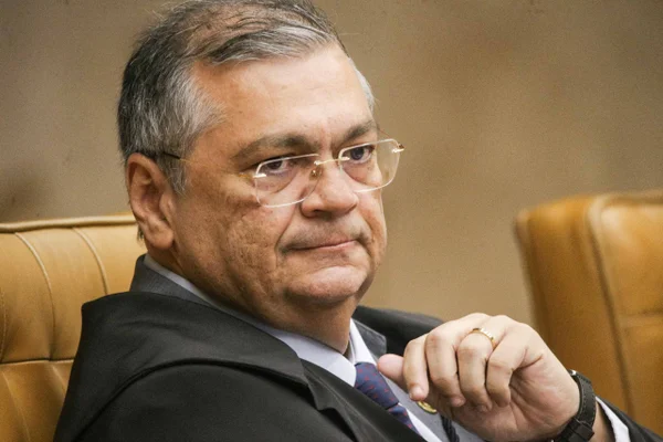 Flávio Dino retira sigilo de investigação sobre Dark Horse