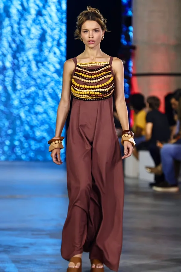 Metrópoles Catwalk: Letícia Gonzaga, Biruta e Tela Ambulante agitam 1° dia
