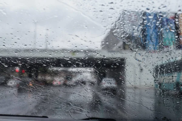 Primavera começa com calor e baixa umidade no DF; veja a previsão do tempo