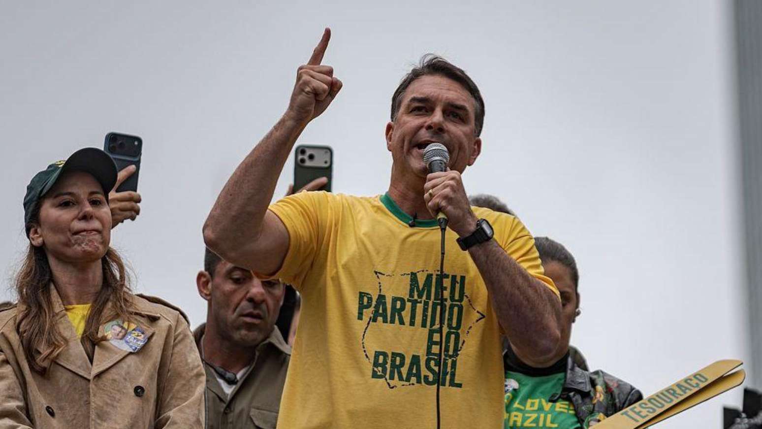 Flávio Bolsonaro.