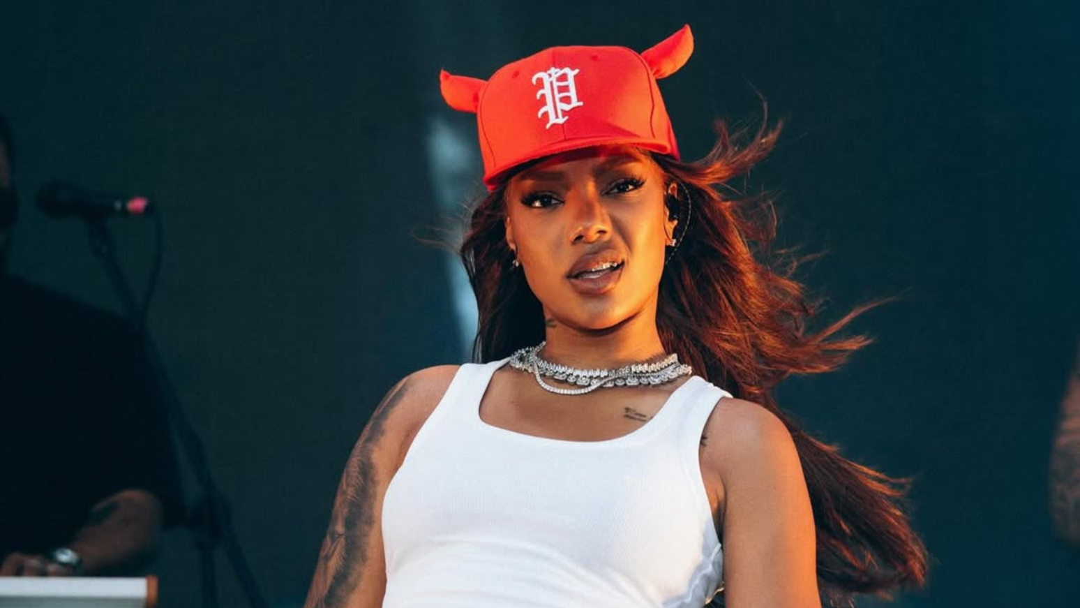 Imagem da matéria: Ludmilla processa Latam após perder conexão e ter de pagar R$ 32 mil em táxi aéreo