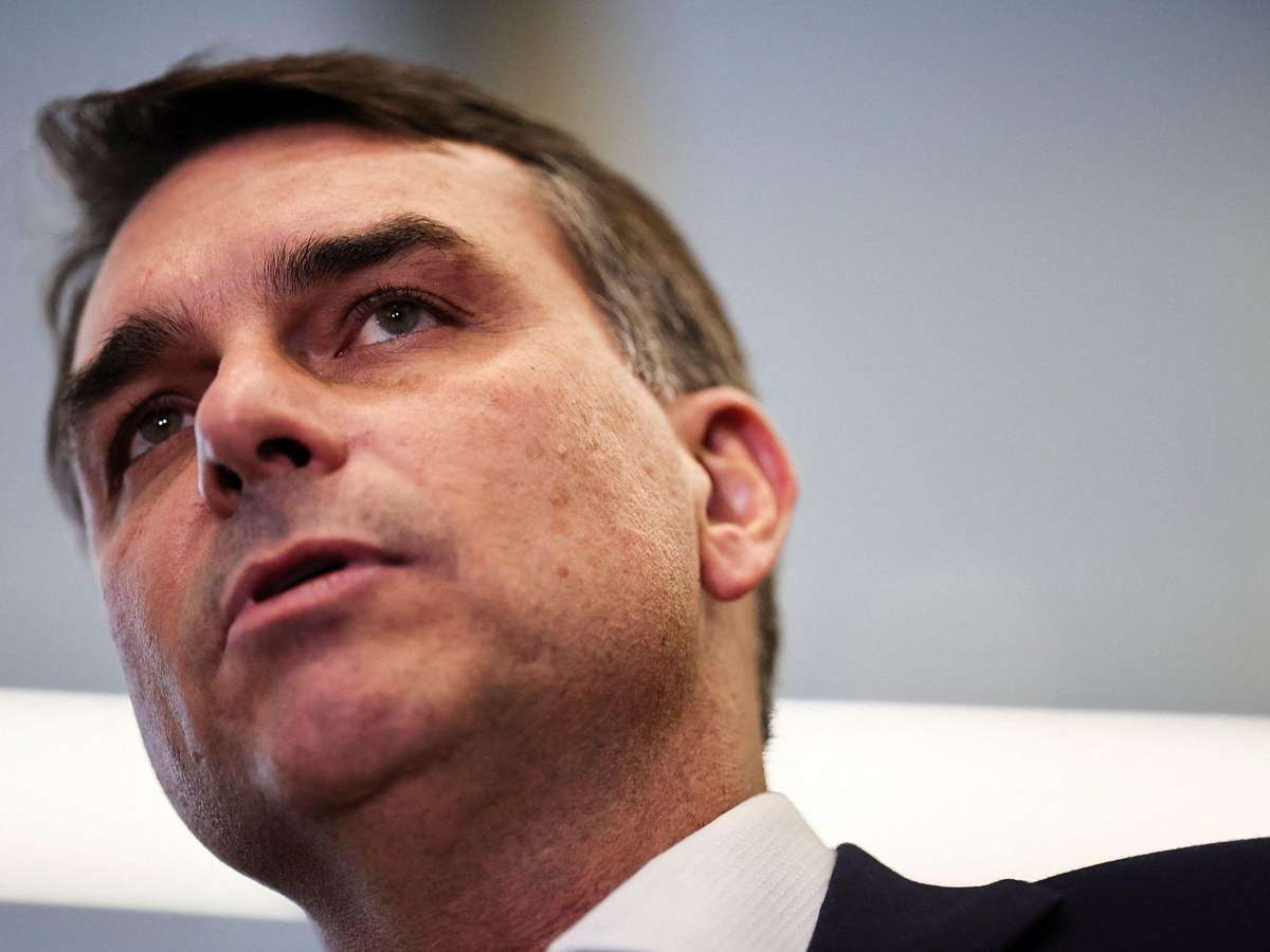 PGR pediu para apurar se Flávio Bolsonaro atuou no Senado para beneficiar Vorcaro
