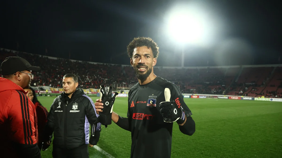 Colo-Colo: Vozinha falha em gol após ser indicado a Melhor Goleiro do Mundo