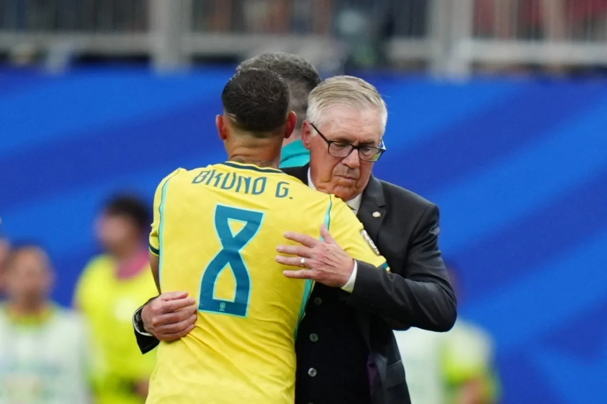 Ancelotti indica time com três meias e confirma mudanças para próximo jogo