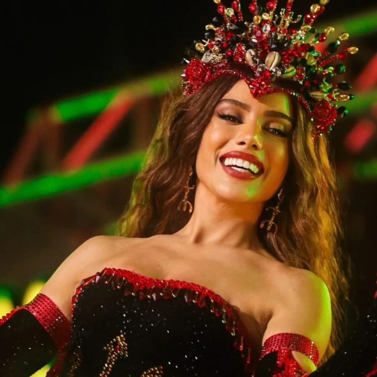 Anitta fala sobre coroação na Grande Rio: “Chorei junto com minha família”