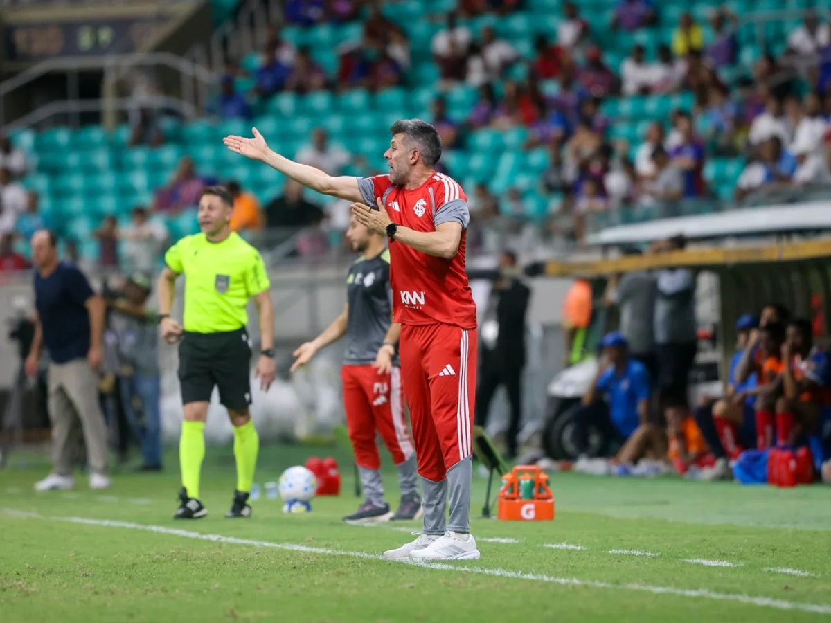 Na zona de rebaixamento do Brasileirão, Internacional demite Pezzolano