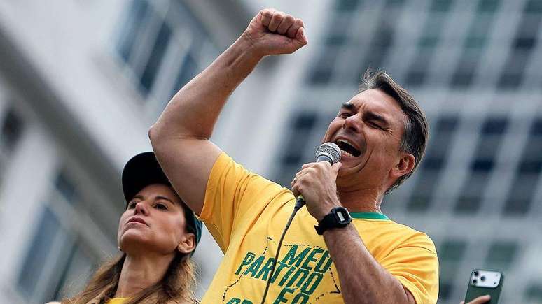 PGR pediu para apurar se Flávio Bolsonaro atuou no Senado para beneficiar Vorcaro