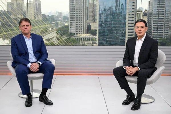 Tarcísio recua sobre 60% de alunos em tempo integral: "Pé no chão"