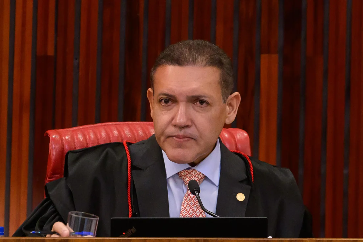 Após mensagens ríspidas, Nunes Marques bloqueou Gilmar Mendes