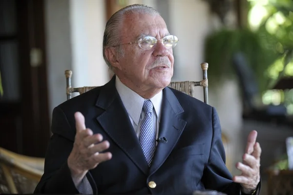 José Sarney é internado em São Luís com pneumonia