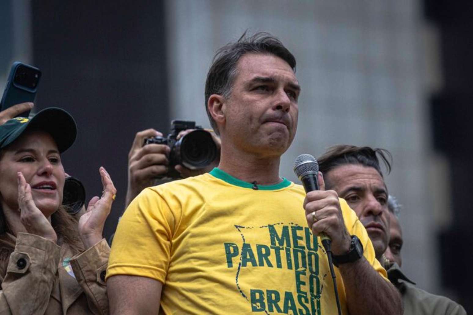 Plano de governo de Flávio foca em proibir uso de recursos provenientes de programas sociais em sites de apostas