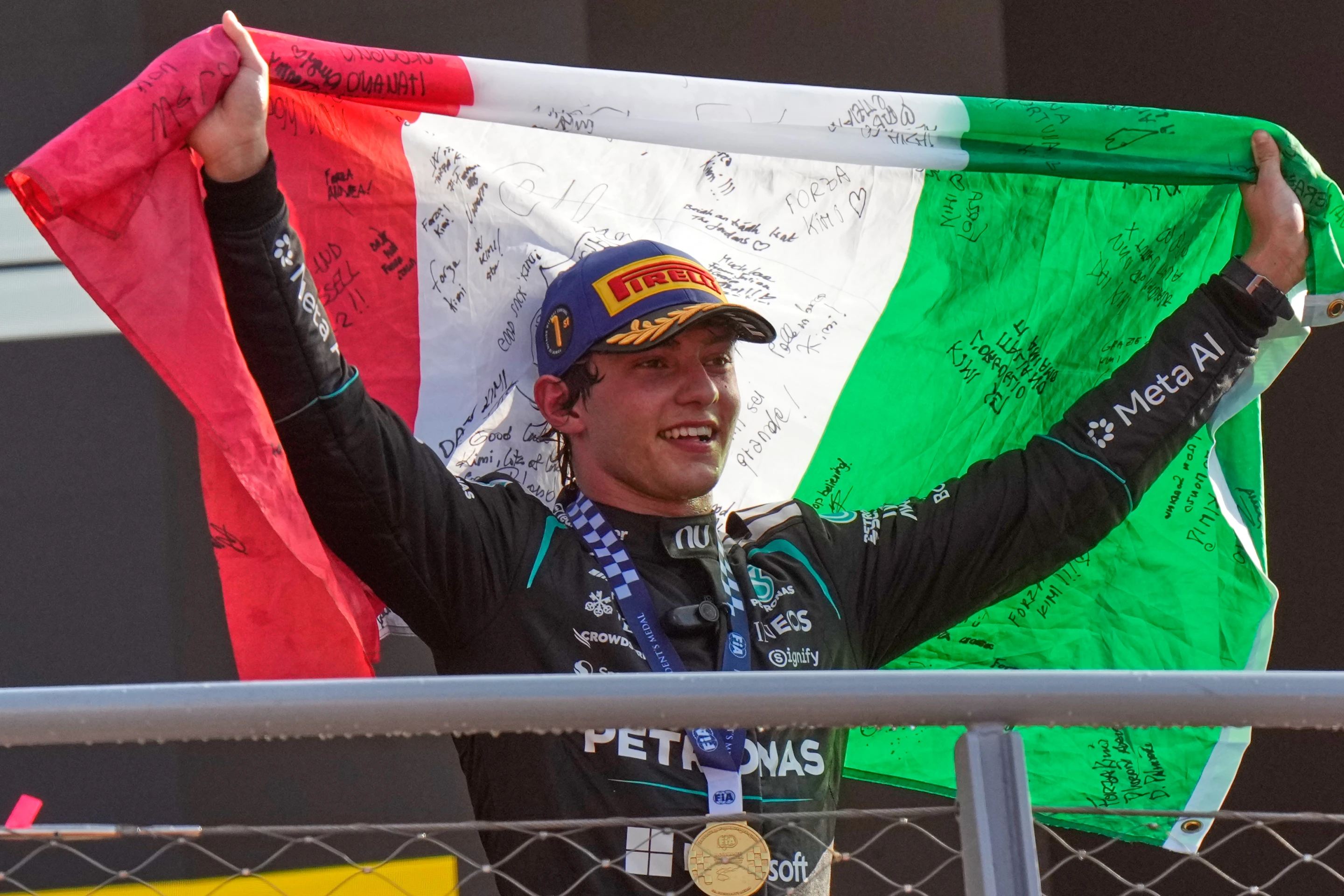 A equipe chama os organizadores da corrida chinesa de 'gravemente negligentes' no tratamento em torno do acidente com fogo.