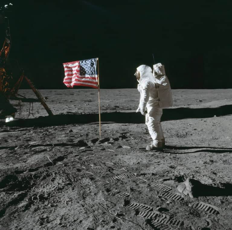 Cientistas querem procurar vestígios de tecnologia alienígena na Lua