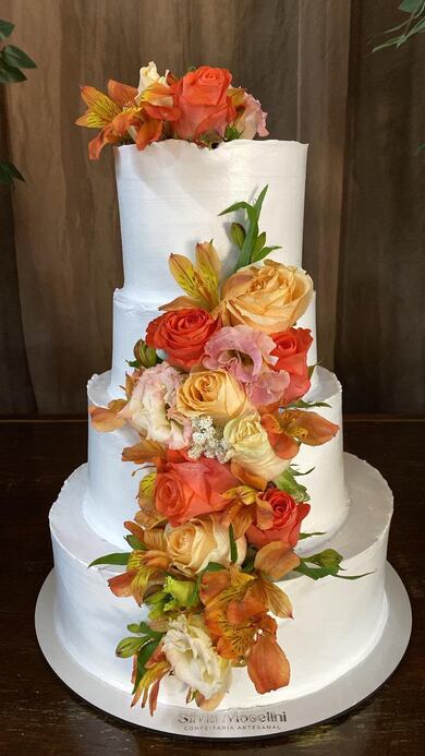 A cozinha do apartamento ficou pequena para os bolos de Silvia Mocelini