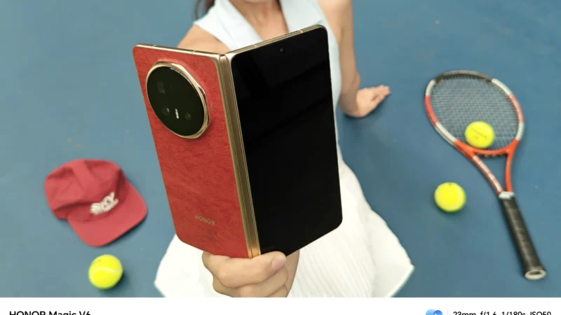 HONOR Magic V6 key visual of the foldable smartphone in a lifestyle setting