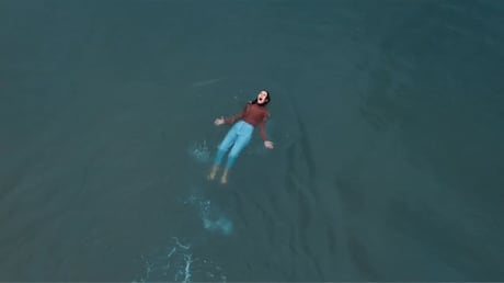 Volkan tem crise de ciúmes por Asya e provoca Turgay: ‘O que está fazendo na minha casa?’