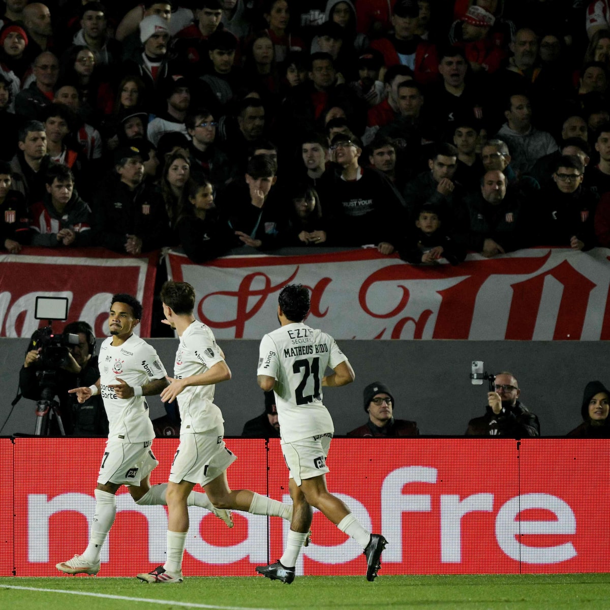 Kaio César encerra jejum de 14 anos do Corinthians sem gol fora de casa no mata-mata da Libertadores