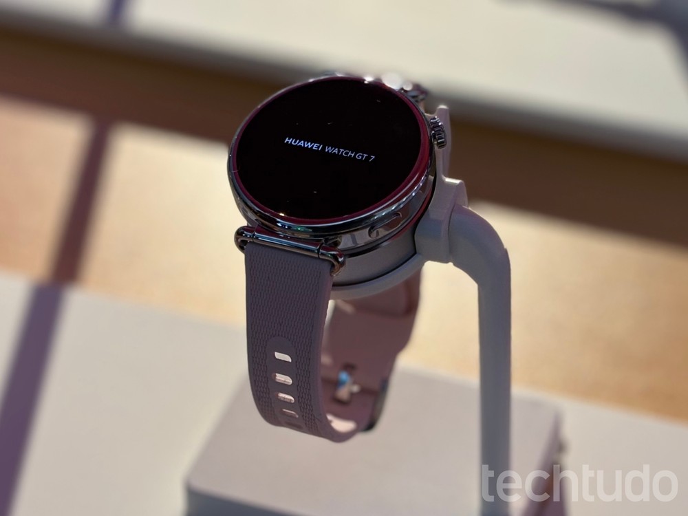 Ambos prometem mais de 110 modos de treino, desde esportes comuns, como corrida, até mais sofisticados, como golfe — Foto: Lucas Loyo/TechTudo