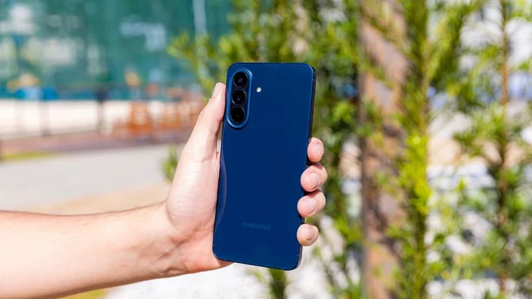 Intermediário da Samsung pode chegar em 2027 com câmera de 7 anos atrás; entenda
