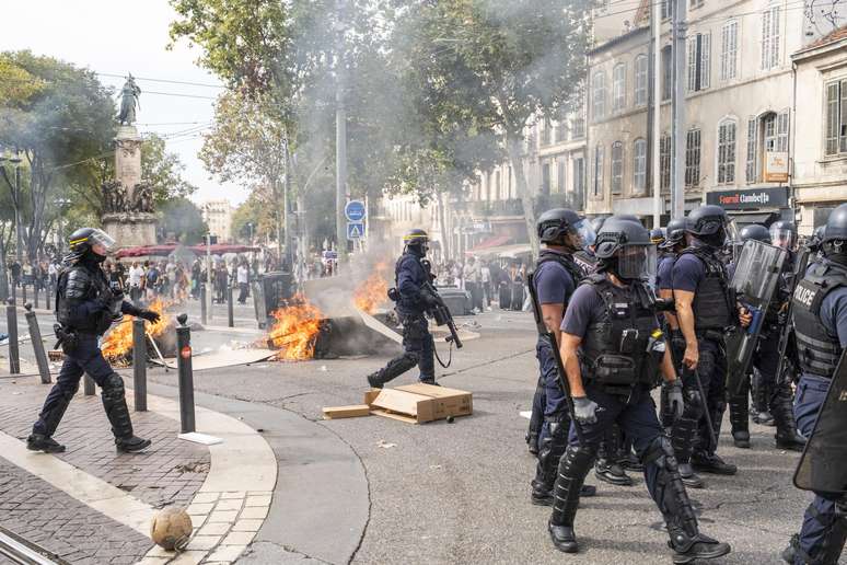 França vive maior dia de manifestação estudantil e eclodem confrontos com a polícia