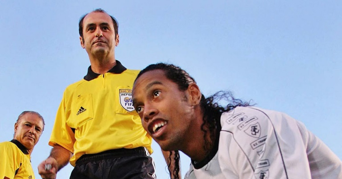 Lenda do futebol Ronaldinho vai jogar no Japão