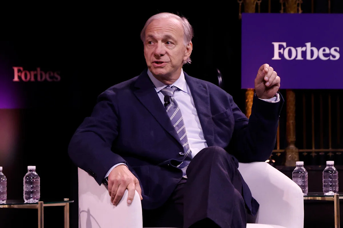 Ray Dalio, de Bridgewater, vê um gatilho que poderia estourar a bolha da IA: bilionários vendendo seus ativos.