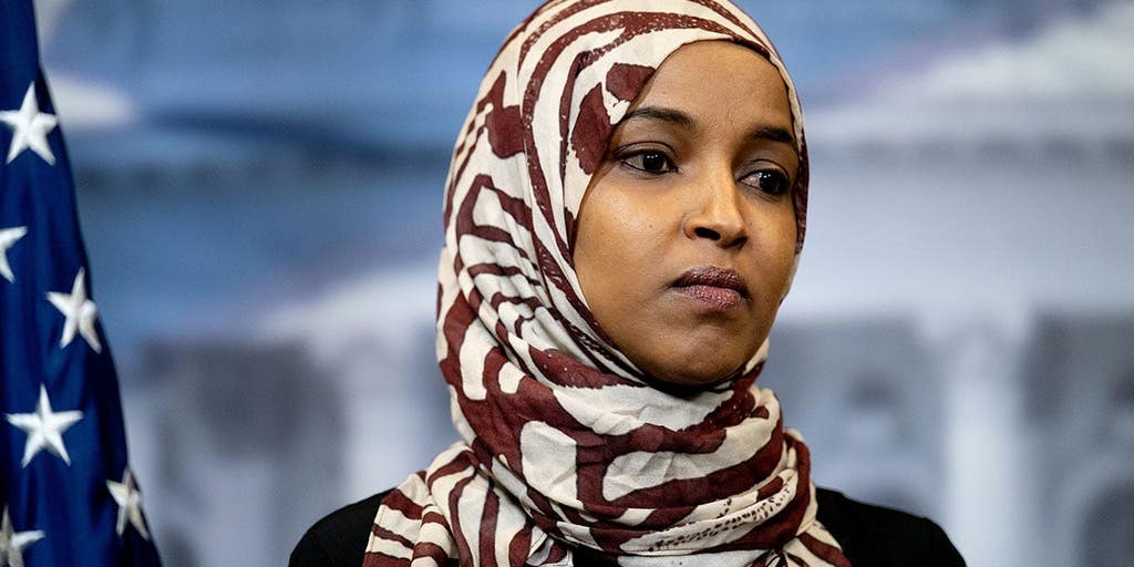 Ilhan Omar acredita que a operação do Trump em sua residência teve como objetivo 'intimidar e assustar pessoas' para que não votassem.