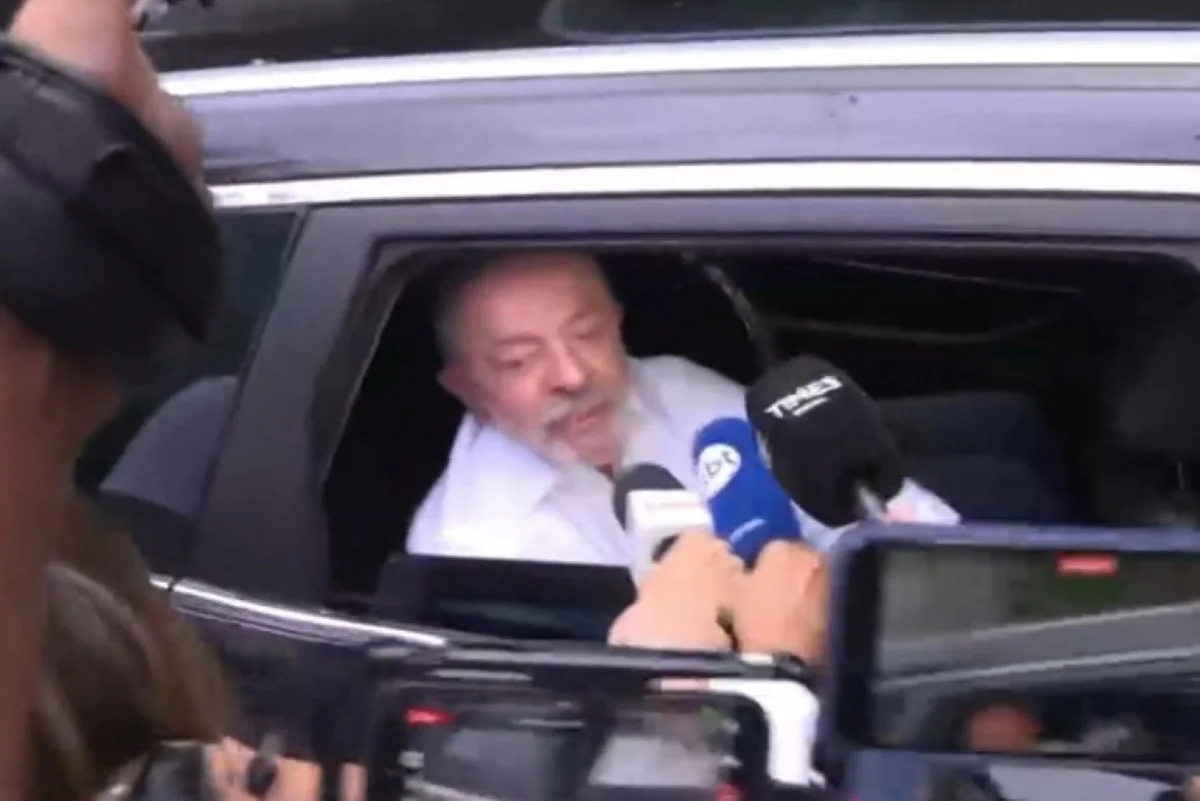 Lula sai de casa para votar no segundo turno das eleições - Metrópoles