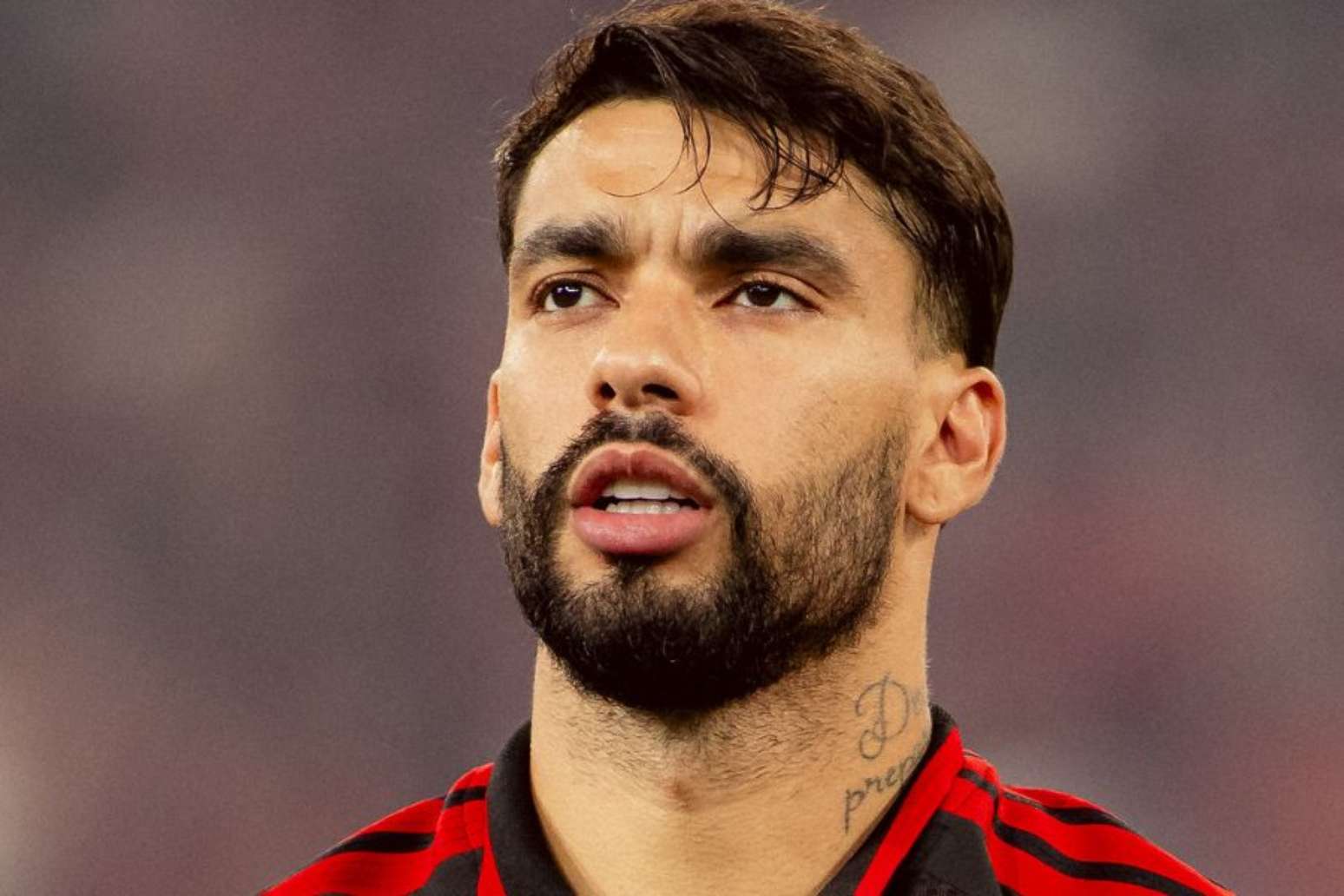 Foto: Lucas Paquet&aacute; em campo pelo Flamengo ( Adriano Fontes/CRF) / G&aacute;vea News