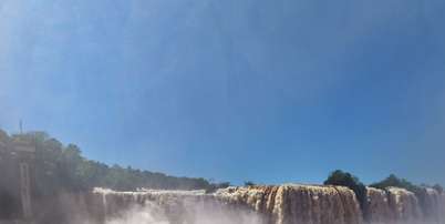 Com vaz&atilde;o quase seis vezes maior que a m&eacute;dia para o per&iacute;odo, passarela das Cataratas do Igua&ccedil;u s&atilde;o fechadas para visita&ccedil;&atilde;o Foto: Divulga&ccedil;&atilde;o / Urbia+Cataratas