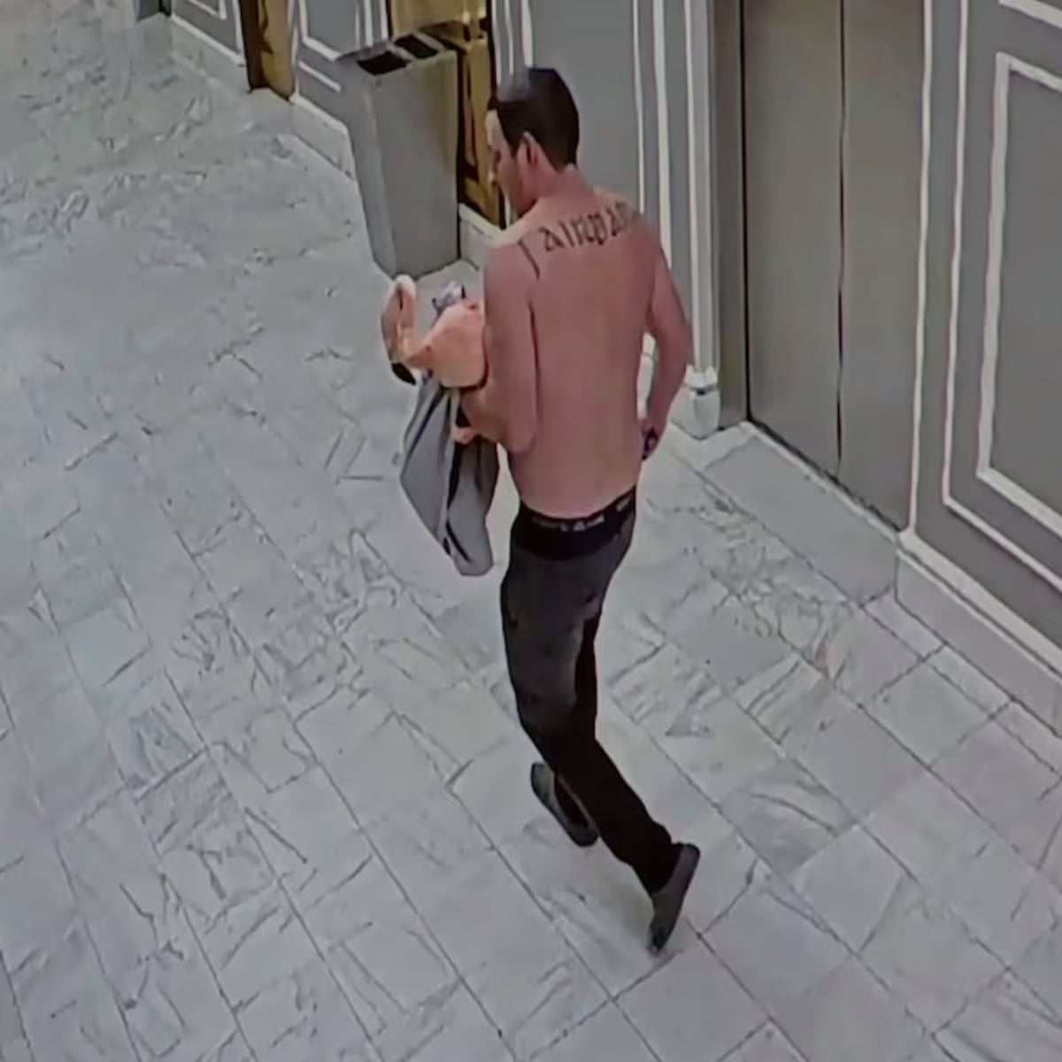 'Decisões ruins': Homem condenado por levar o flamingo Peachy do hotel em Las Vegas