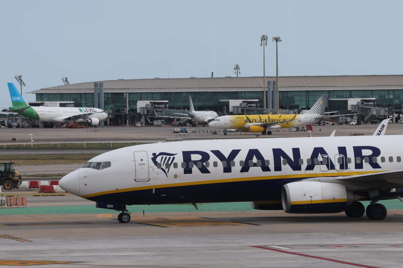 Avi&atilde;o da Ryanair em aeroporto de Barcelona