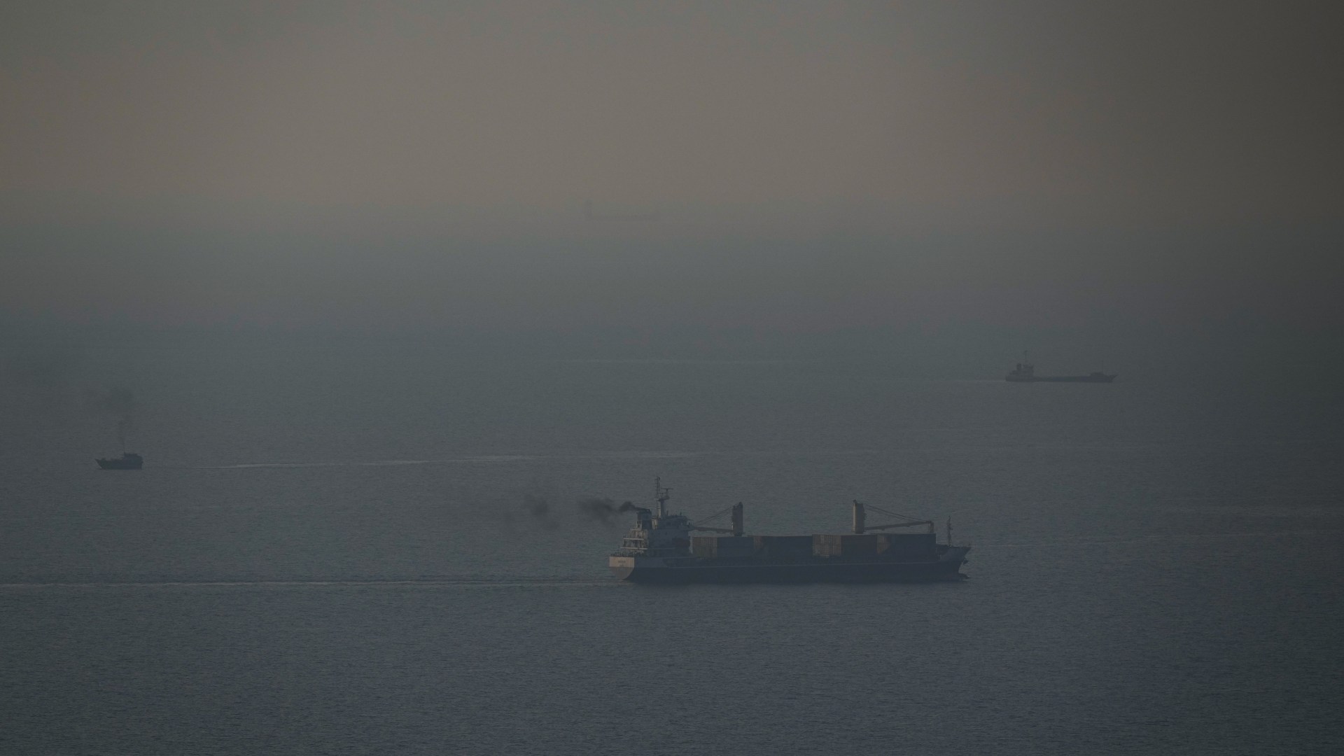 Guerra no Irã ao vivo: o Corpo de Guarda da Revolução Islâmica do Irã (IRGC) jura invadir qualquer país que a ataque, enquanto a doutrina de defesa muda para 'ofensiva'.
