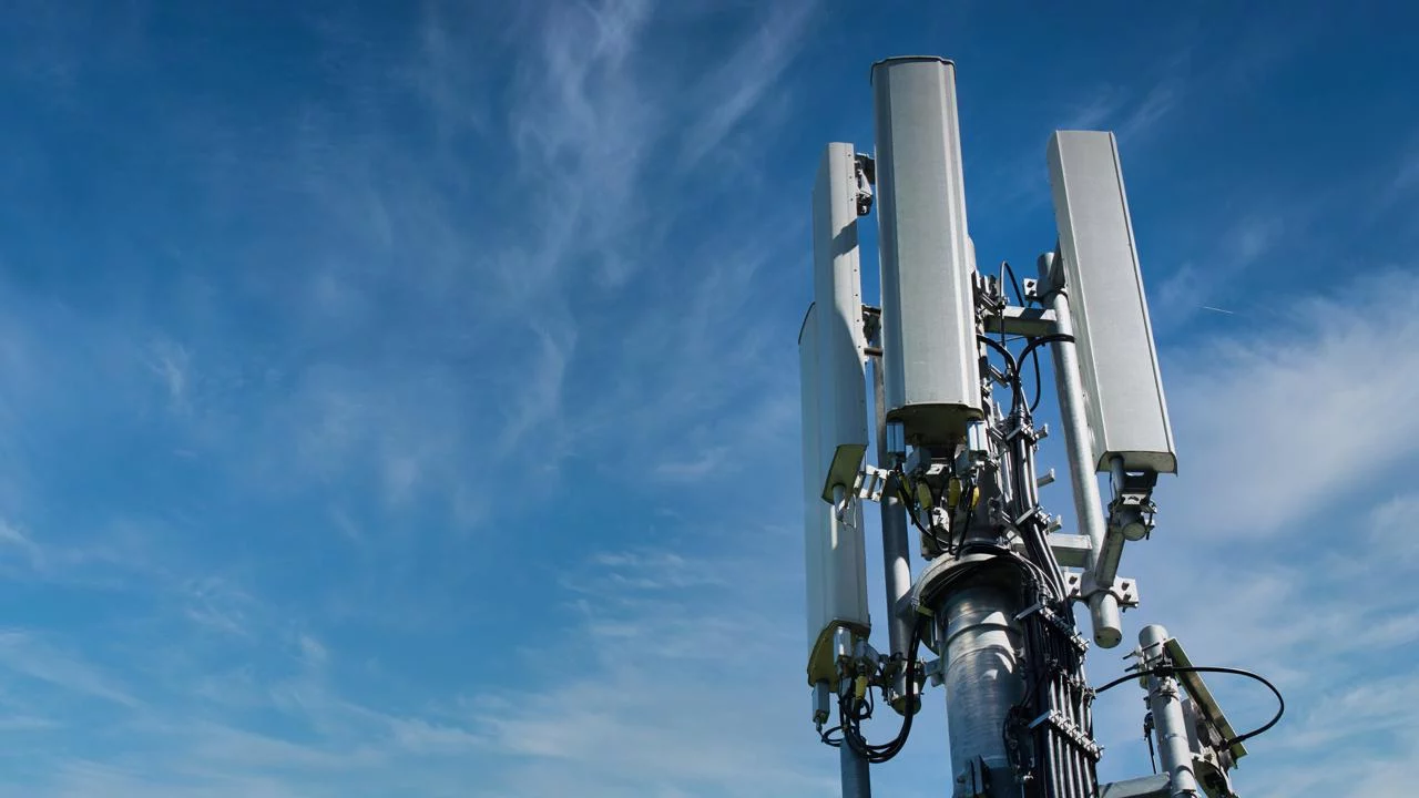 Altos custos de espectro apertam o investimento em telecomunicações e o crescimento digital na África