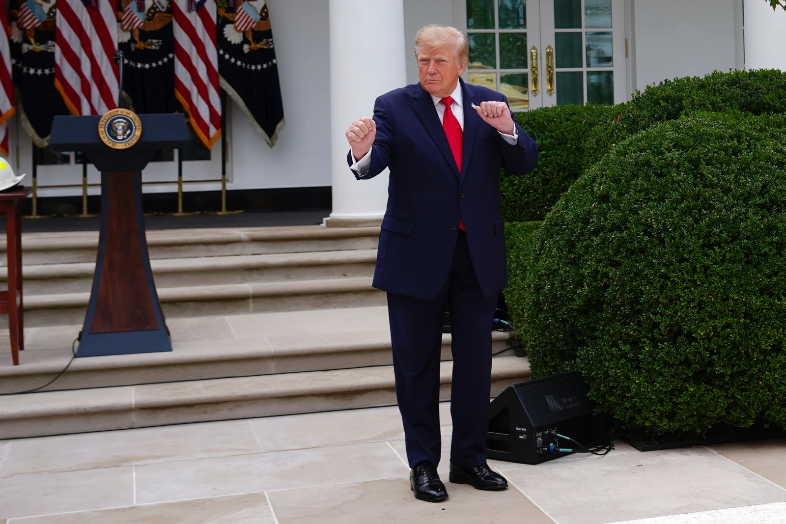 Trump descarta ataque nuclear ao Irã e aponta o Monte Pico para possível operação