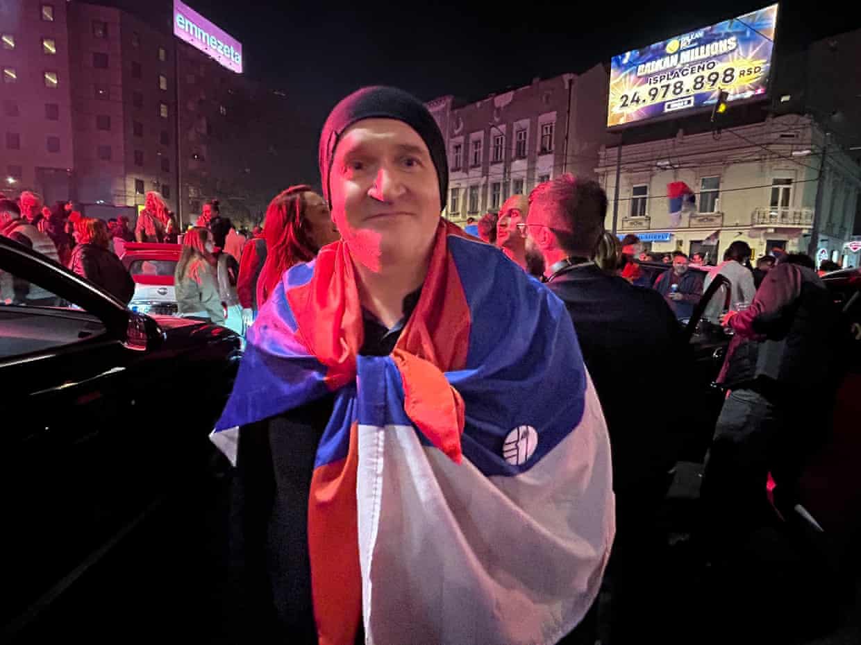 'Este é um símbolo para a Europa': as ruas de Belgrado ecoam com alegria após a derrota de Vučić