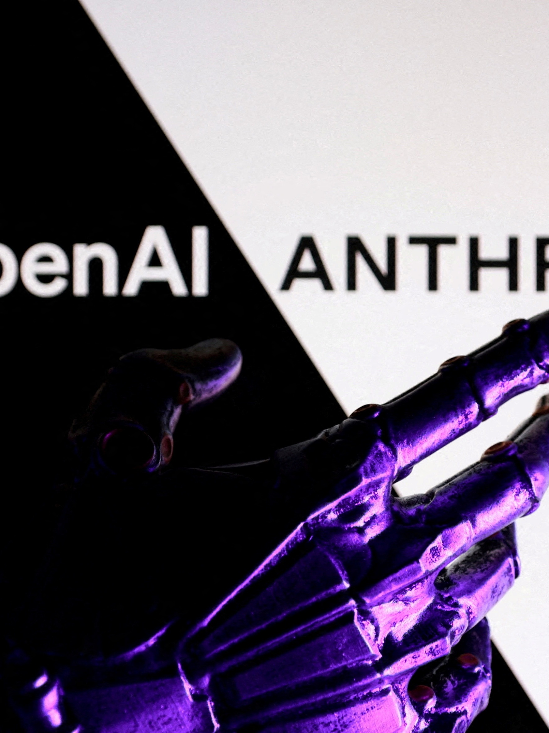 Anthropic e OpenAI buscam na religião valores morais e ética ausentes na IA