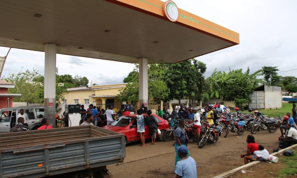 Gasolina devolveu vida a cidade de São Tomé e os taxistas e motoqueiros exigem agora a solução governativa