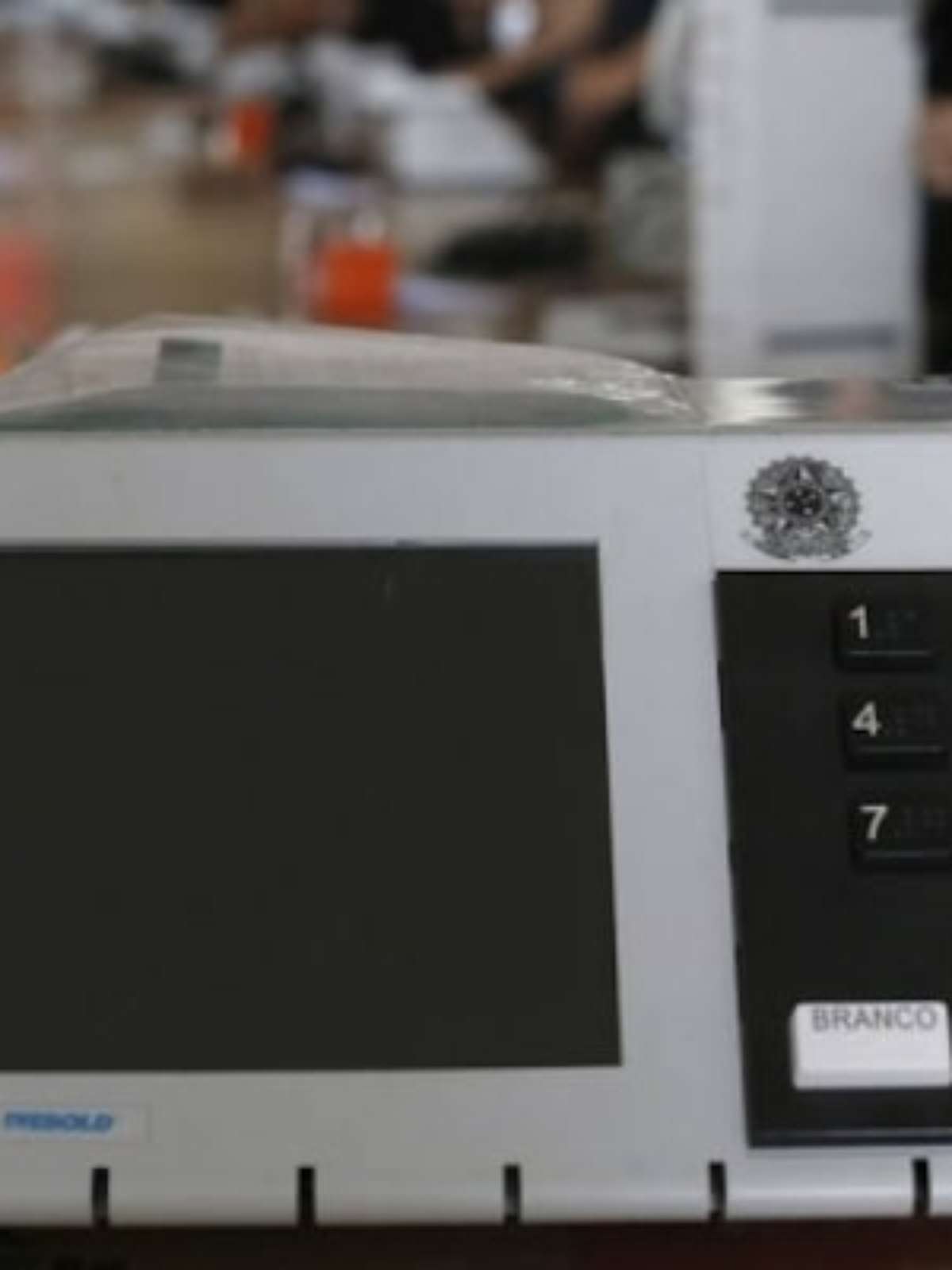 Prorrogação da votação pode gerar questionamentos sobre eleição, mas anulação não é certa, dizem especialistas