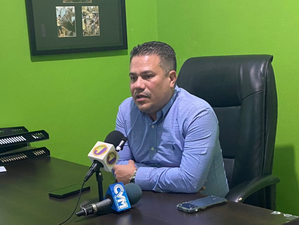 Samuda pede a remoção da estrutura no Centro de Transporte de Ocho Rios por parte de Bell, após relatório da IC