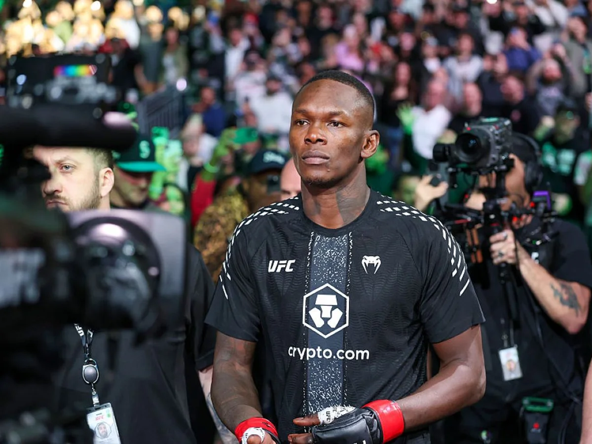 Adesanya diz que Poatan deve voltar aos meio-pesados: "É o que faz sentido"