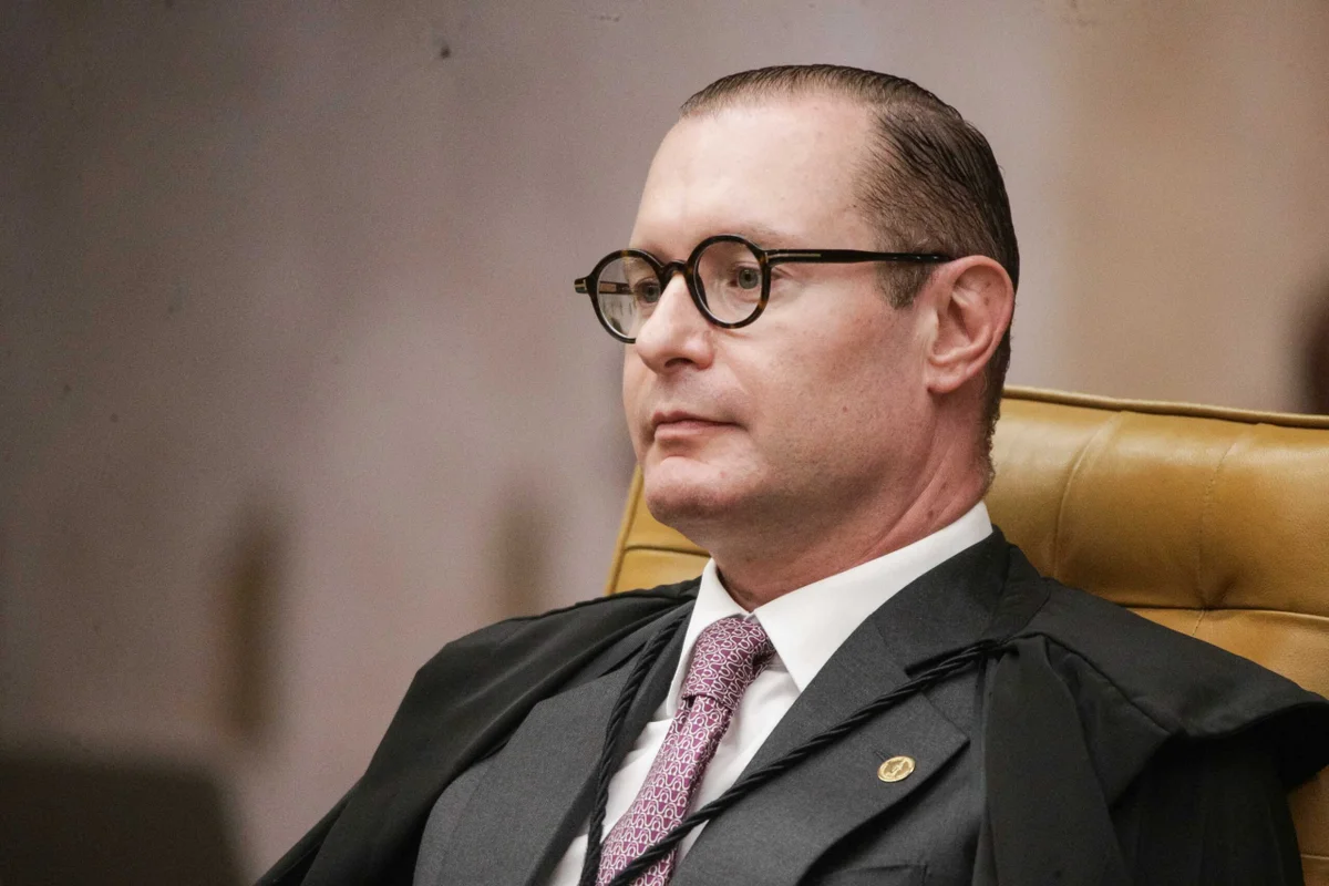 Zanin dá 48h para Anatel explicar falhas no acesso gratuito ao e-Título