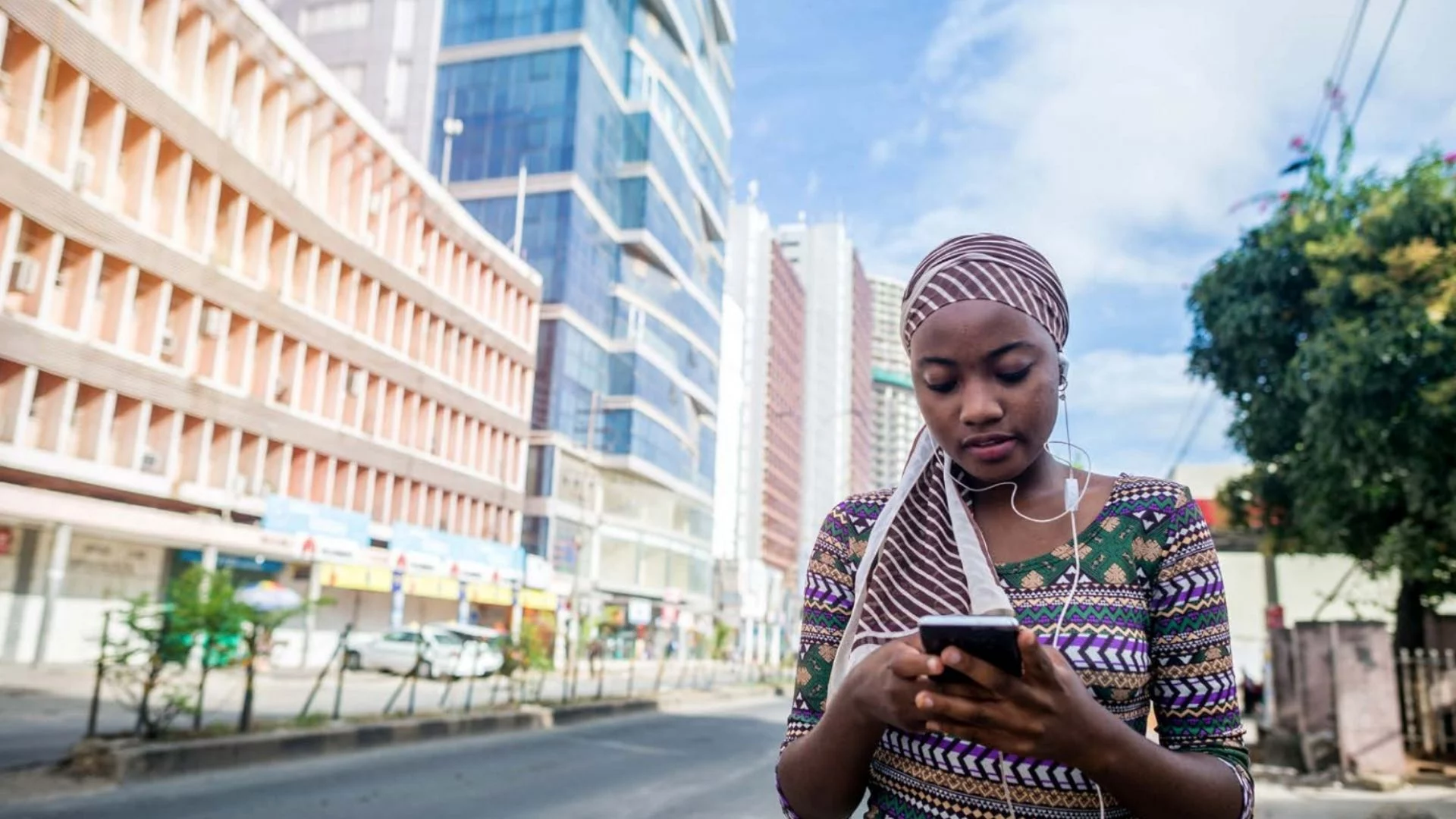 Altos custos de espectro apertam o investimento em telecomunicações e o crescimento digital na África