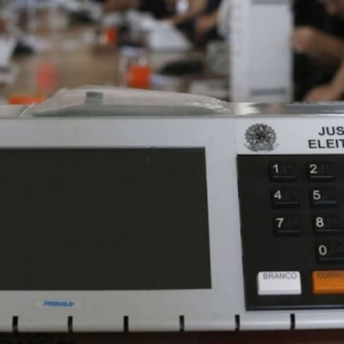 Prorrogação da votação pode gerar questionamentos sobre eleição, mas anulação não é certa, dizem especialistas
