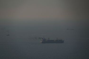 Guerra no Irã ao vivo: o Corpo de Guarda da Revolução Islâmica do Irã (IRGC) jura invadir qualquer país que a ataque, enquanto a doutrina de defesa muda para 'ofensiva'.