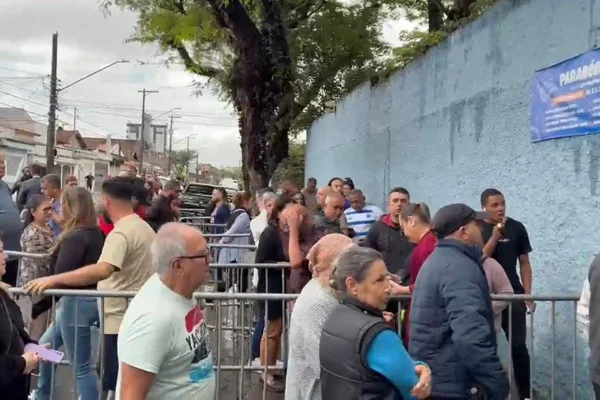 Lula chega a colégio em São Bernardo do Campo para votar no 2º turno - destaque galeria