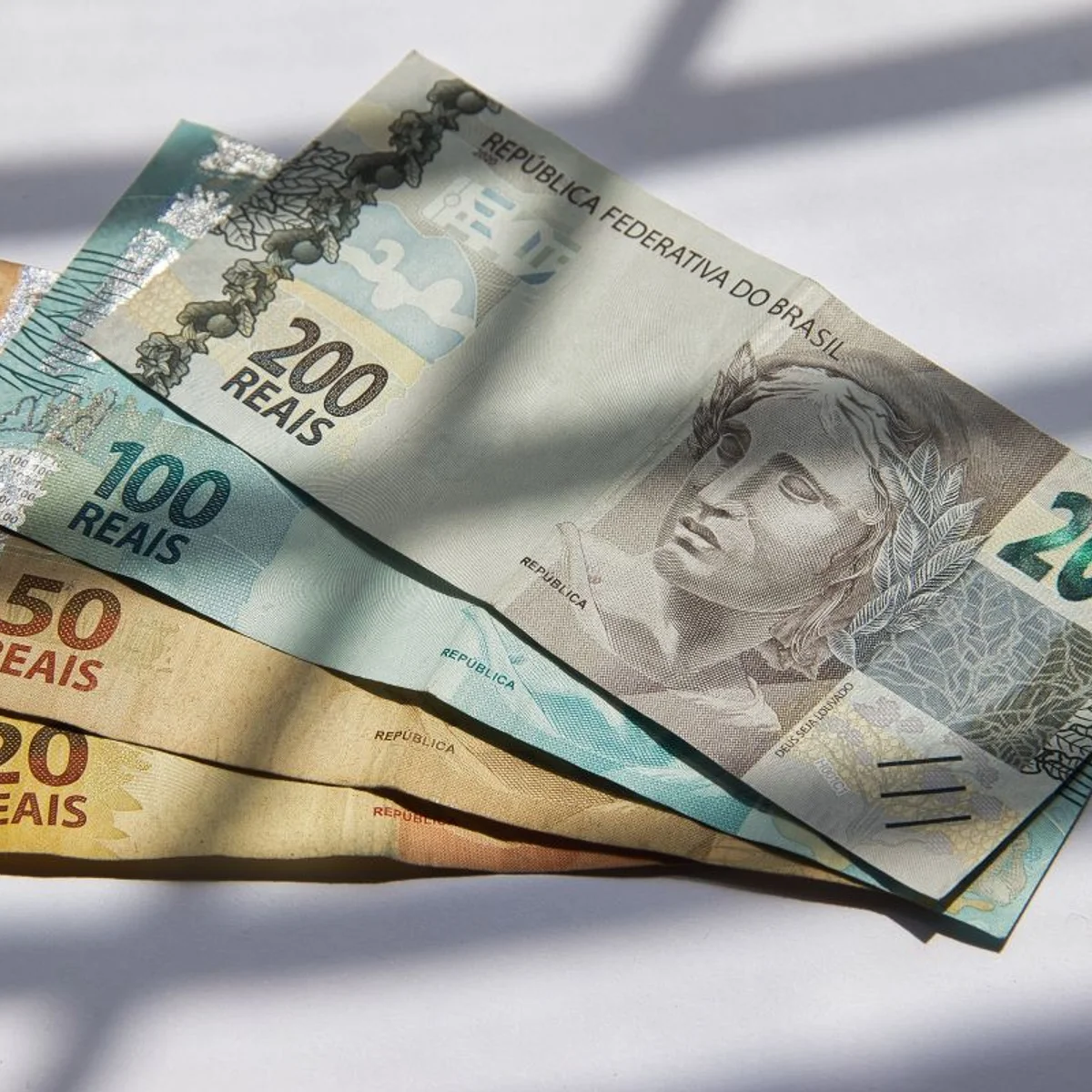 Tesouro cancela leilões de títulos públicos após volatilidade do mercado