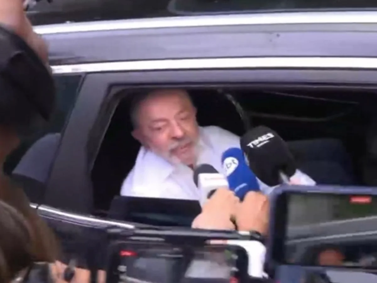 Lula chega a colégio em São Bernardo do Campo para votar no 2º turno